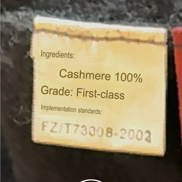 Cashmere Tunic, Black, with 1/4 zip Neck and Side Zip Pockets. Equivalent to XL. - Picture 12 of 13